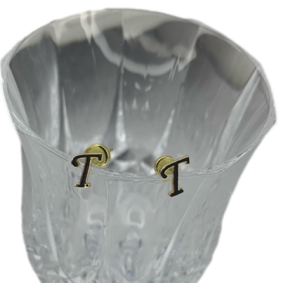 Gold T earrings - Picture 3 of 5